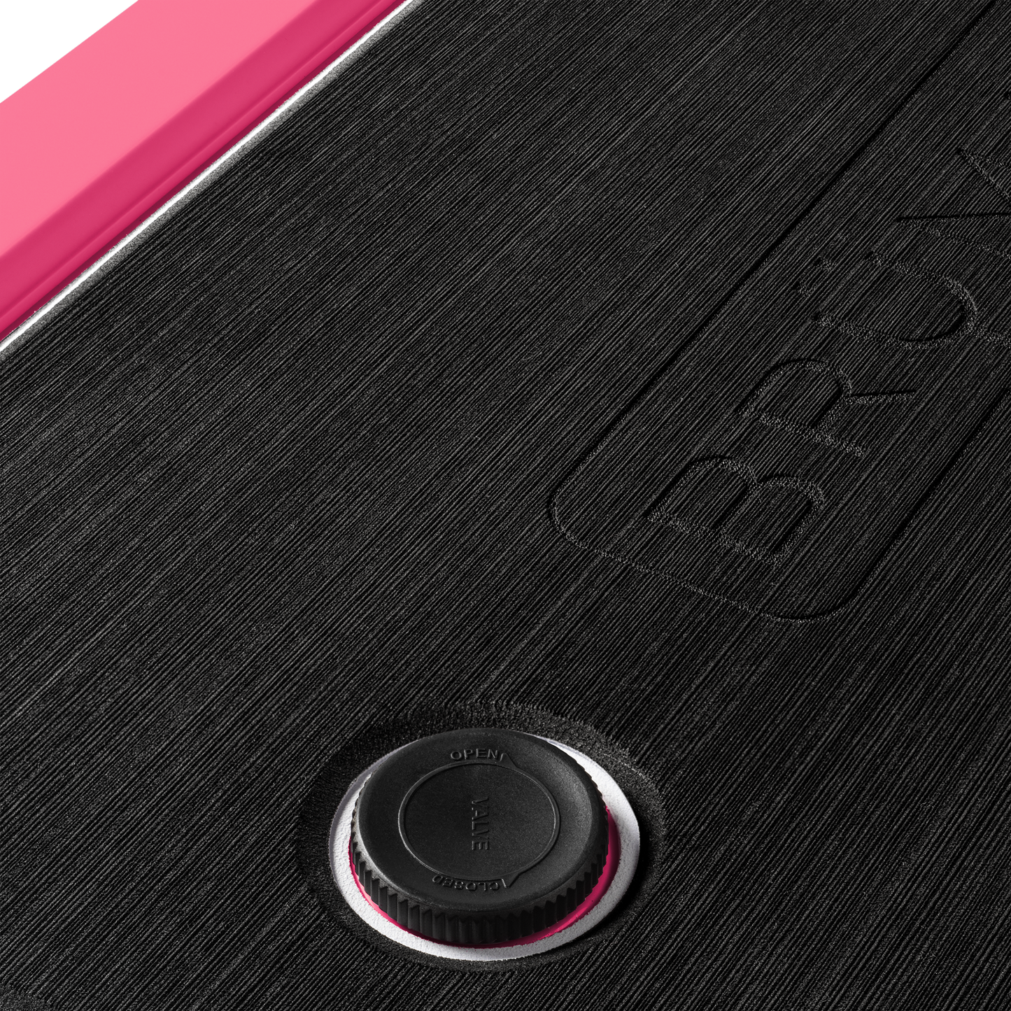 brutank-p6 brutank-55qt-neonpink-vent.png
